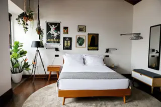O novo hostel de charme, que abriu nas Caves da Sandeman, em Vila Nova de Gaia, com vista para o rio Douro e o centro histórico do Porto