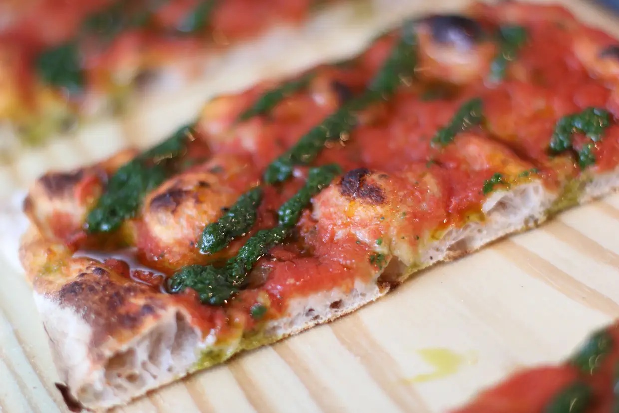 As pizzas vendem-se alla pala, que em português quer dizer à fatia