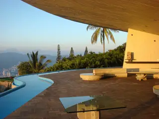 "Infinite Space The Architecture of John Lautner" (2008)
