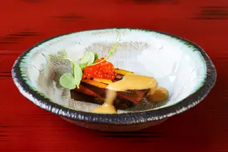 O naka choko é um prensado de legumes (pimento, abóbora, cenoura, beringela e espargos), cristalizados em gelatina de algas e encimado por umas ovas de truta