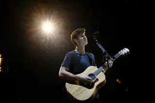 O último dia, sábado, 11, está reservado para aquele que
é o grande cabeça de cartaz da edição deste ano: o canadiano
(e lusodescendente) Shawn Mendes