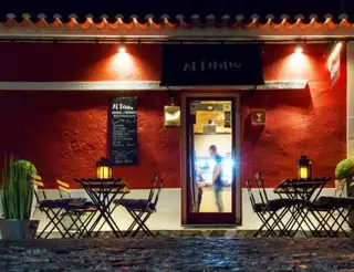 O Altinho Tapas & Petiscos Bistrô, restaurante do turismo de de aldeia Casas do Moinho, em Odeceixe, está aberto a todos