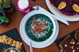 The Green Machine, do Foodprintz café, com banana, espinafres e superalimentos, está sempre no menu