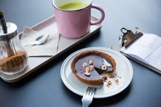 A tarte de caramelo salgado do The Paleo Kitchen faz parte do novo brunch
