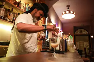 No Social B não há uma carta de bebidas definida, Mikas cria os cocktails à medida e gosto de cada cliente