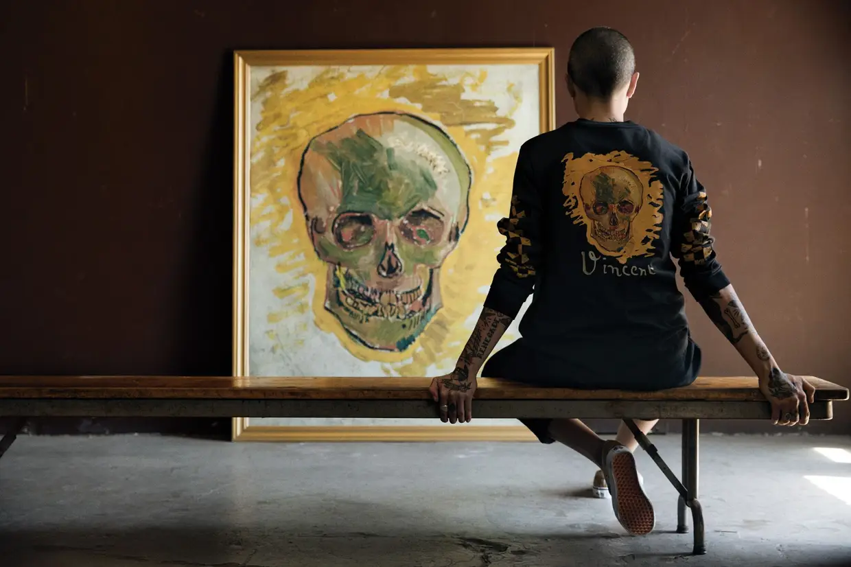 As caveiras na obra de Vicent Van Gogh deram origem a várias peças como esta camisola, €99