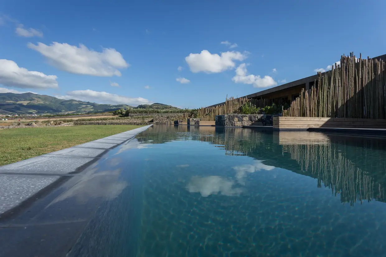 Os novos estúdios têm uma piscina comum, de água salgada aquecida