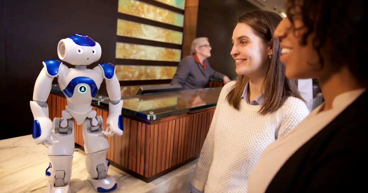 “Connie”, a assistente - Mais do que rececionista, este robô humanoide da cadeia Hilton é um posto de informação útil, que indica o elevador mais próximo, responde a questões sobre restaurantes e diz como chegar a determinado local