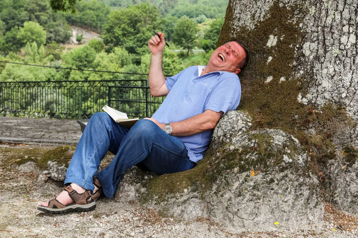 Muito do imaginário literário do escritor António Mota tem raízes em Baião. À sombra deste carvalho, em Ovil, freguesia onde nasceu, rabiscou o seu primeiro livro, A Aldeia das Flores.