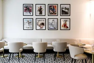 O design de interiores foi assinado por Paulo Lobo