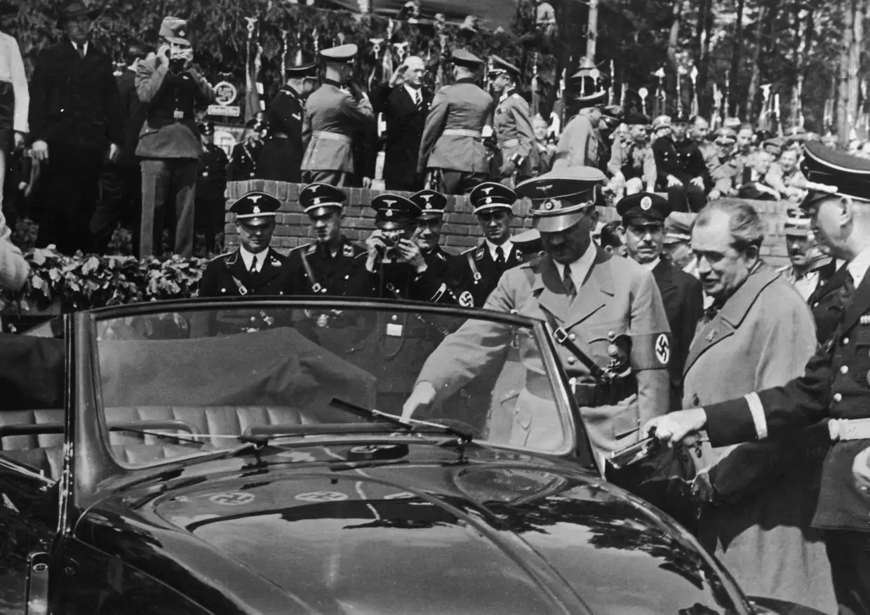 1945