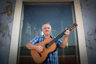 Vítor Sarmento, proprietário do restaurante O Bispo, é também membro da Associação Zeca Afonso