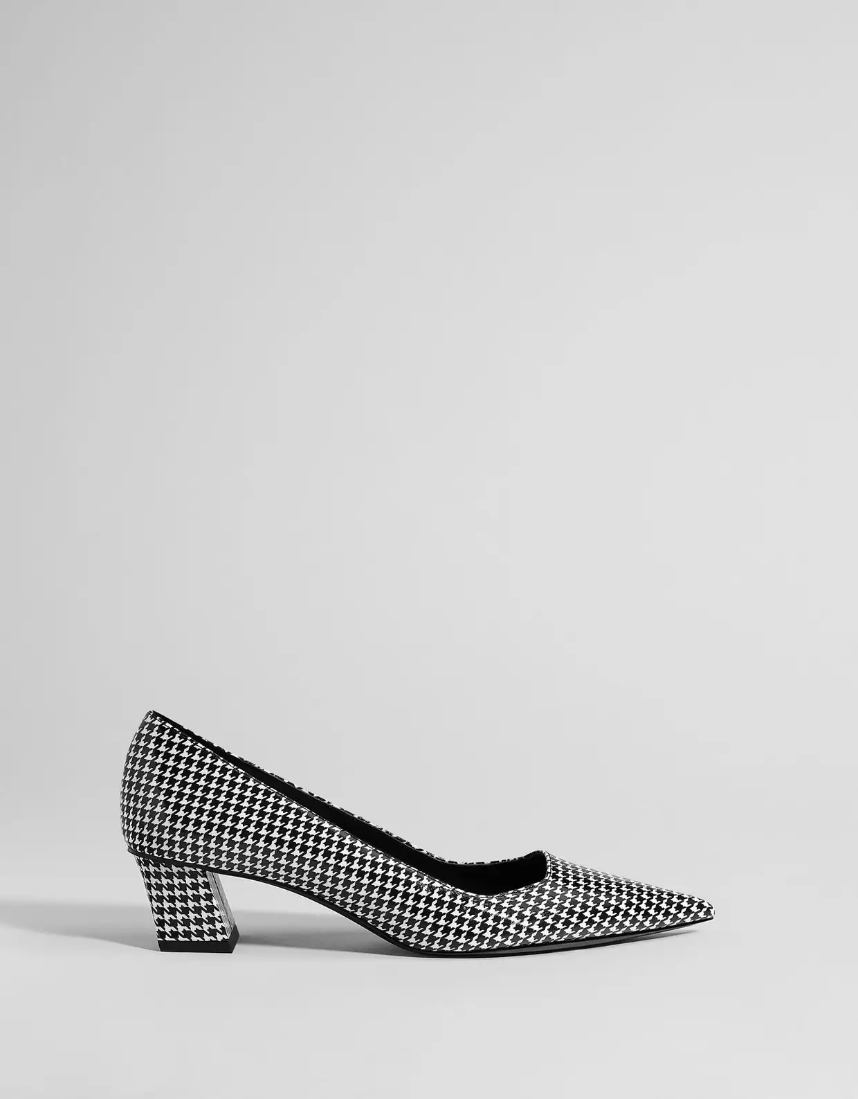 Sapatos, Bershka, 25,99 euros