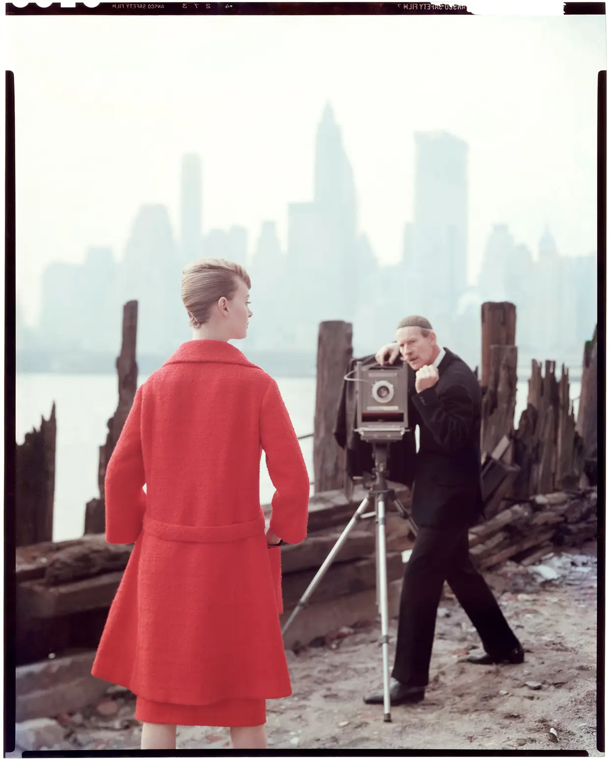 Norman Parkinson e Nena von Schlebrügge, Queen (capa), 16 de fevereiro de 1960