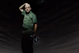 Shakespeare cria um dos seus mais notáveis vilões, Iago, interpretado por Dinarte Branco