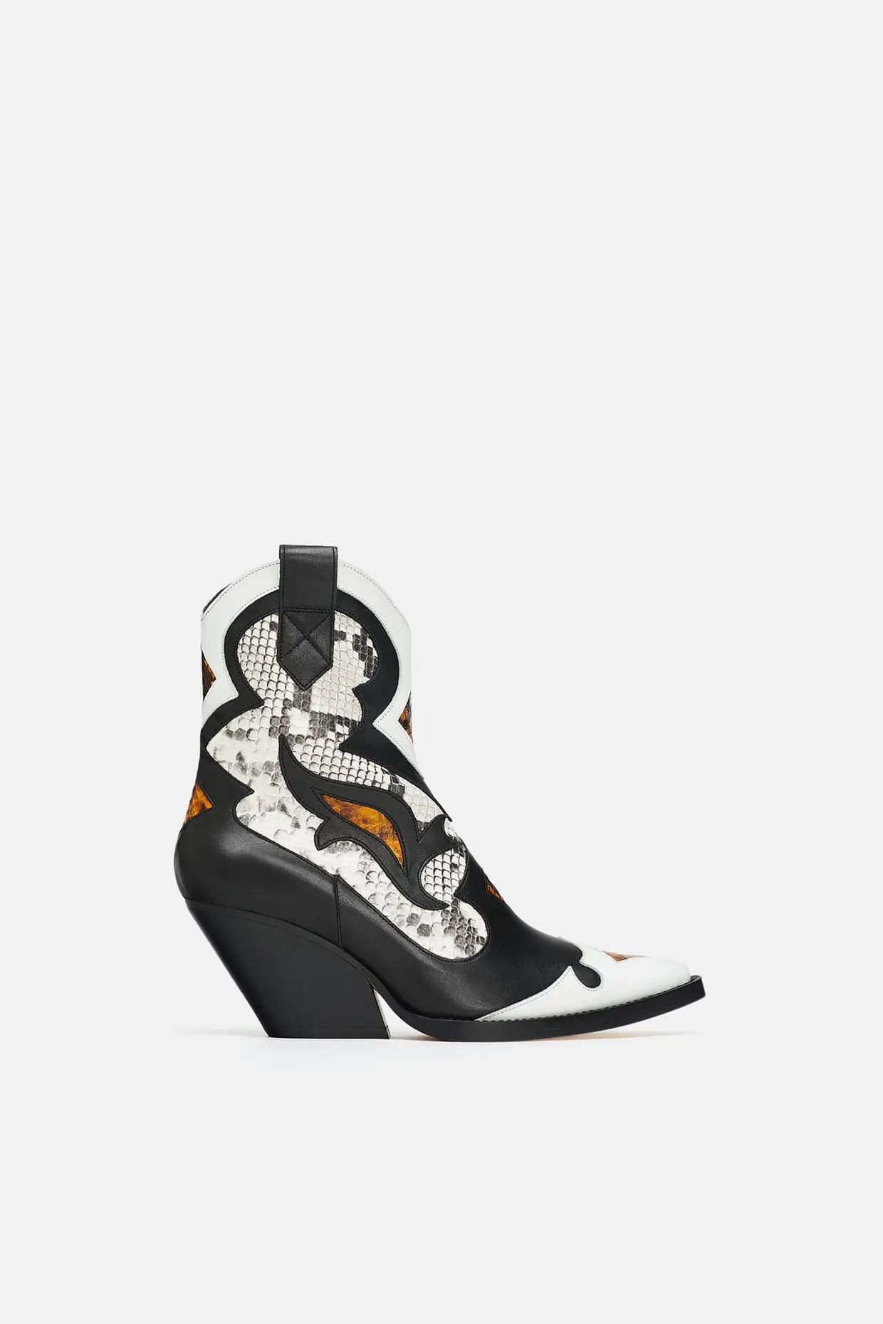 Botim em pele com estampado animal, Zara, €119