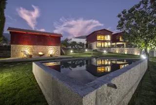 Dois espigueiros gigantes escondem duas penthouses e um T1