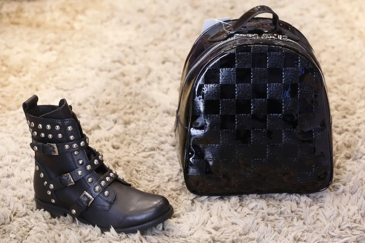 A coleção inclui botins de inspiração motard e mochilas