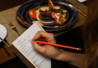 No fim do jantar, é o próprio cliente que avalia o jantar