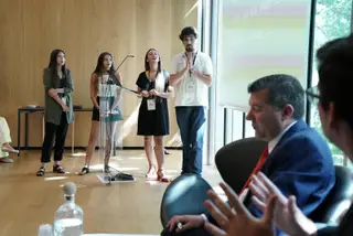 O grupo tenta convencer os jurados sobre a importância do seu projeto, o eFootprint
