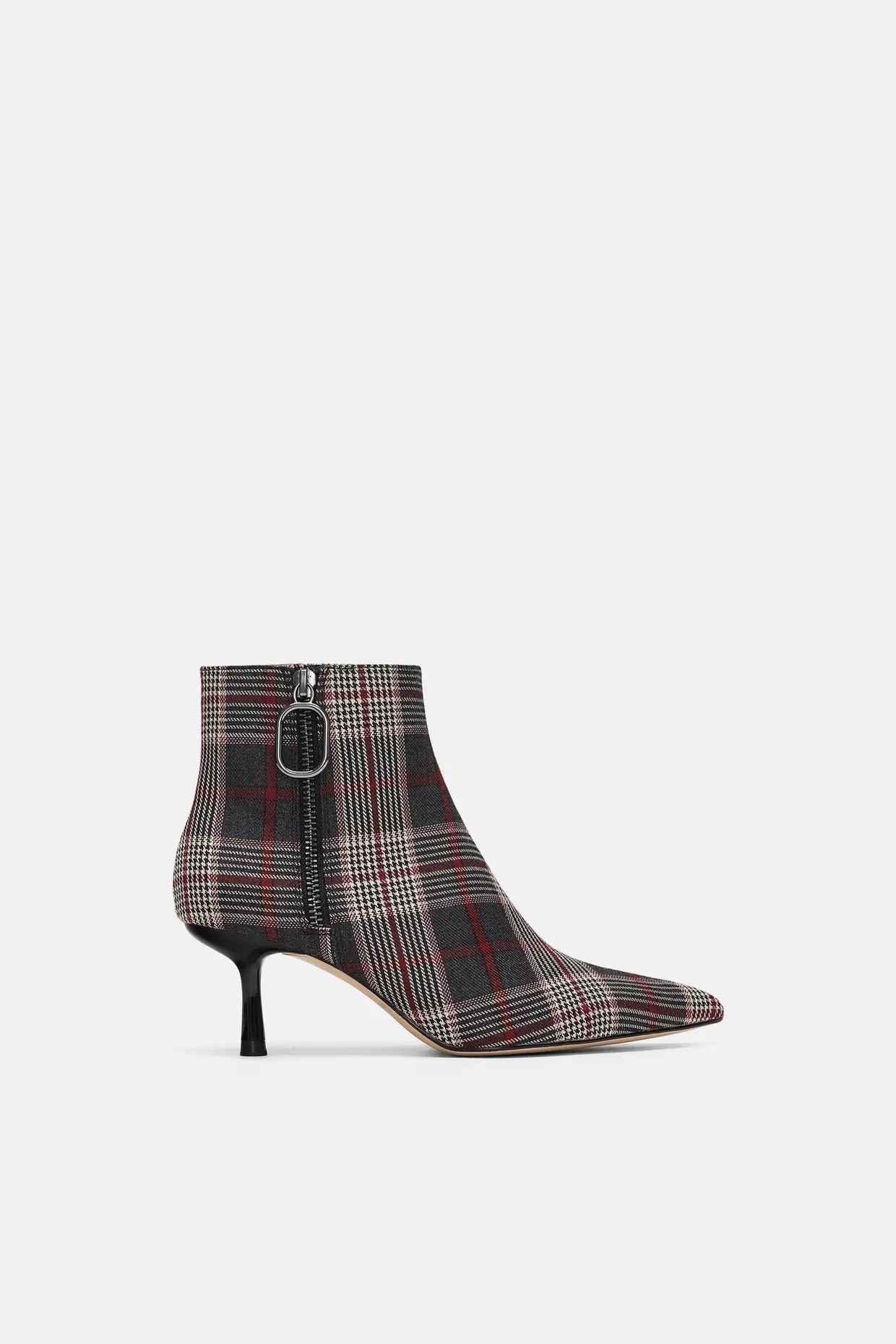 Botim em tecido, Zara, €49,95