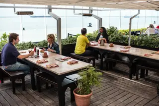 Quando o Casanova abriu, há 18 anos, não havia nada de parecido em Lisboa: das mesas compridas à combinação de sabores e ingredientes utilizados nas pizzas