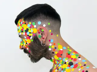 A companhia mala voadora recria, na sua sede, a história do mundo através de corpos pintados na performance 'As Metamorfoses de Ovídio'