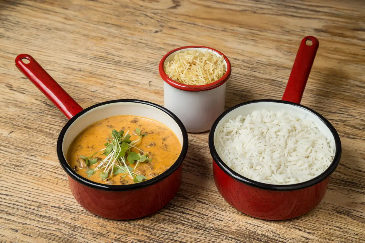 strogonof, arroz e batata palha