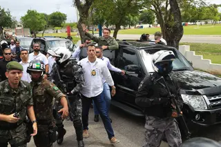 Eleito de Bolsonaro para ministro da Defesa defende uso de atiradores contra criminososos