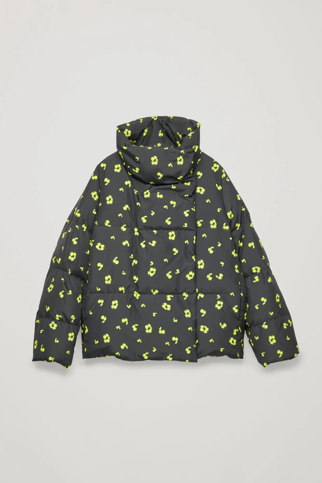 Com padrão em amarelo ácido, Cos, €175