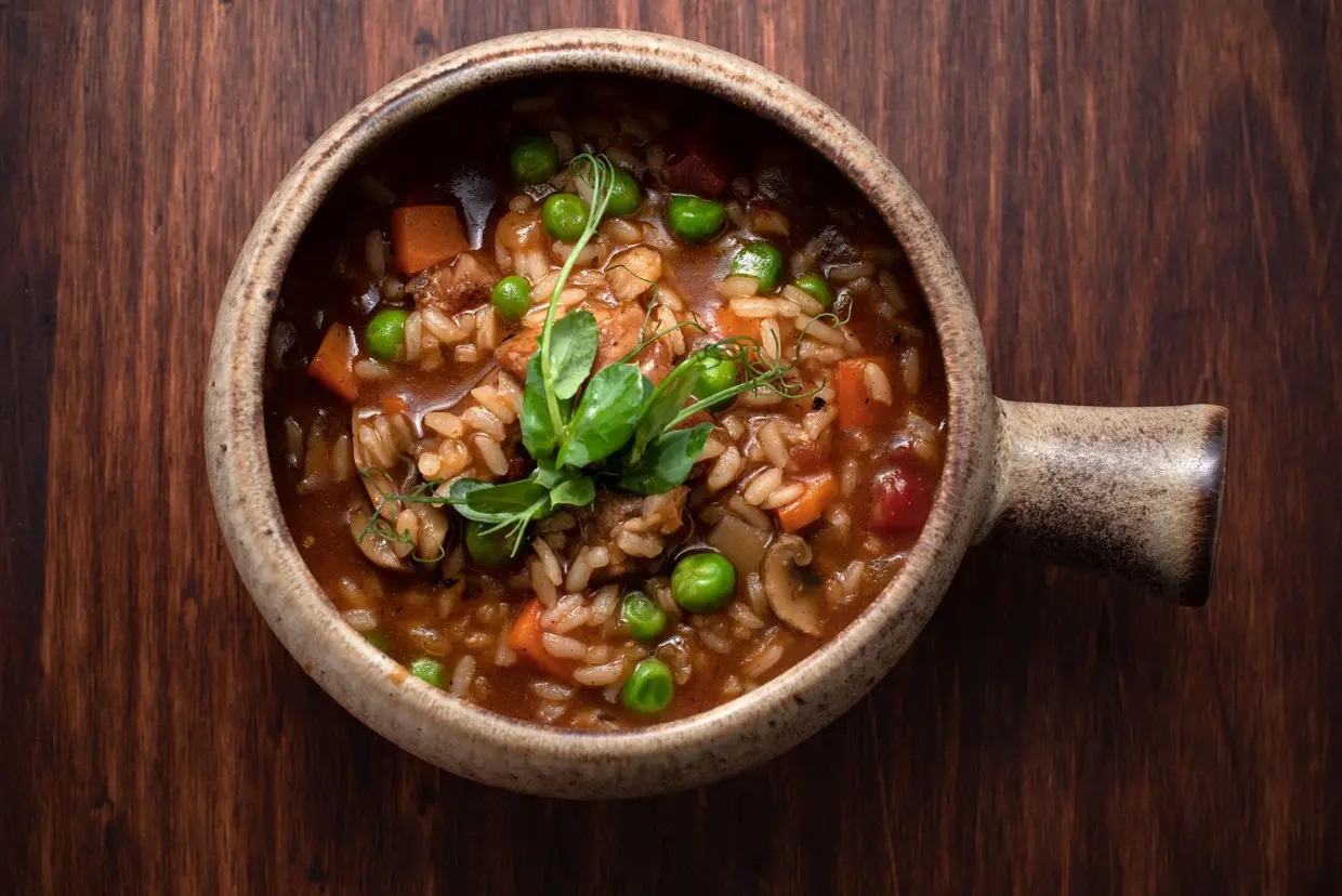 Arroz caldoso de vitela e moleja com cogumelos selvagens, aromatizado com azeite de trufa