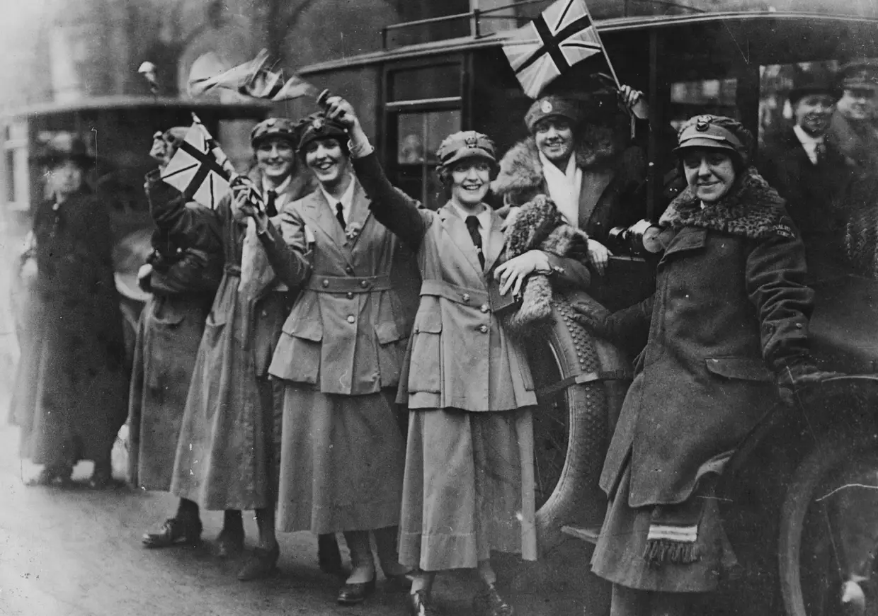 11 de novembro de 1918 - Mulheres da Marinha Real Australiana celebram o Dia dos Armistício, em Londres