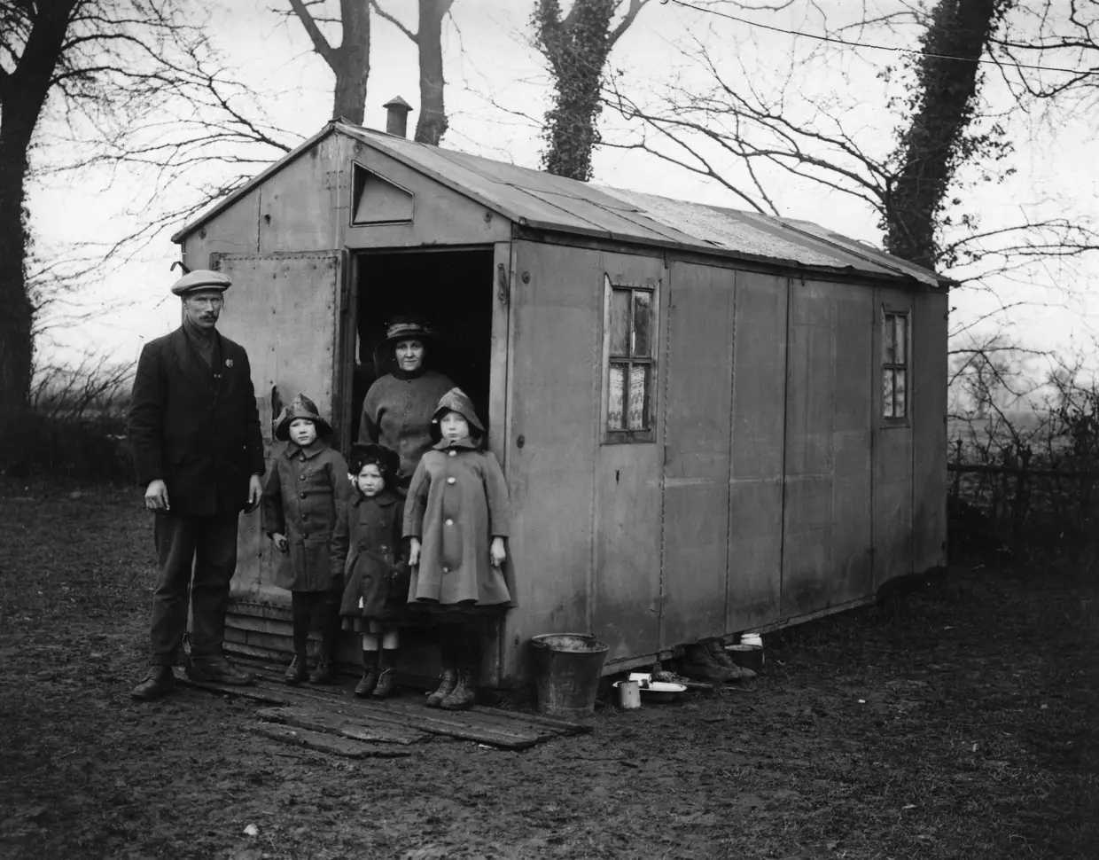 Janeiro 1920 - Um soldado desmobilizado com a sua família, em Essexx.