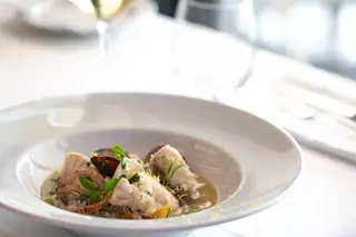 Arroz de garoupa com amêijoas e coentros