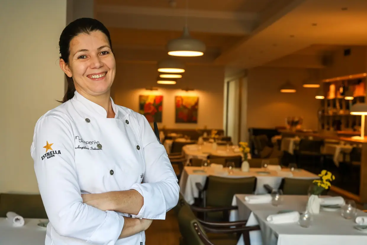 A chefe brasileira Angélica Salvador abriu o seu primeiro restaurante, na Foz do Porto, depois de ter passado pelas cozinhas de vários hotéis no Algarve e em Lisboa