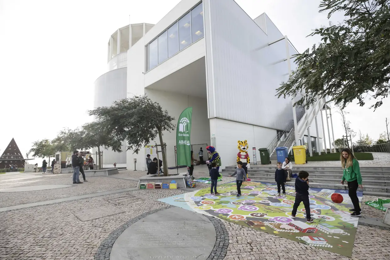 A Eco-escolas ensina os miúdos a reciclar