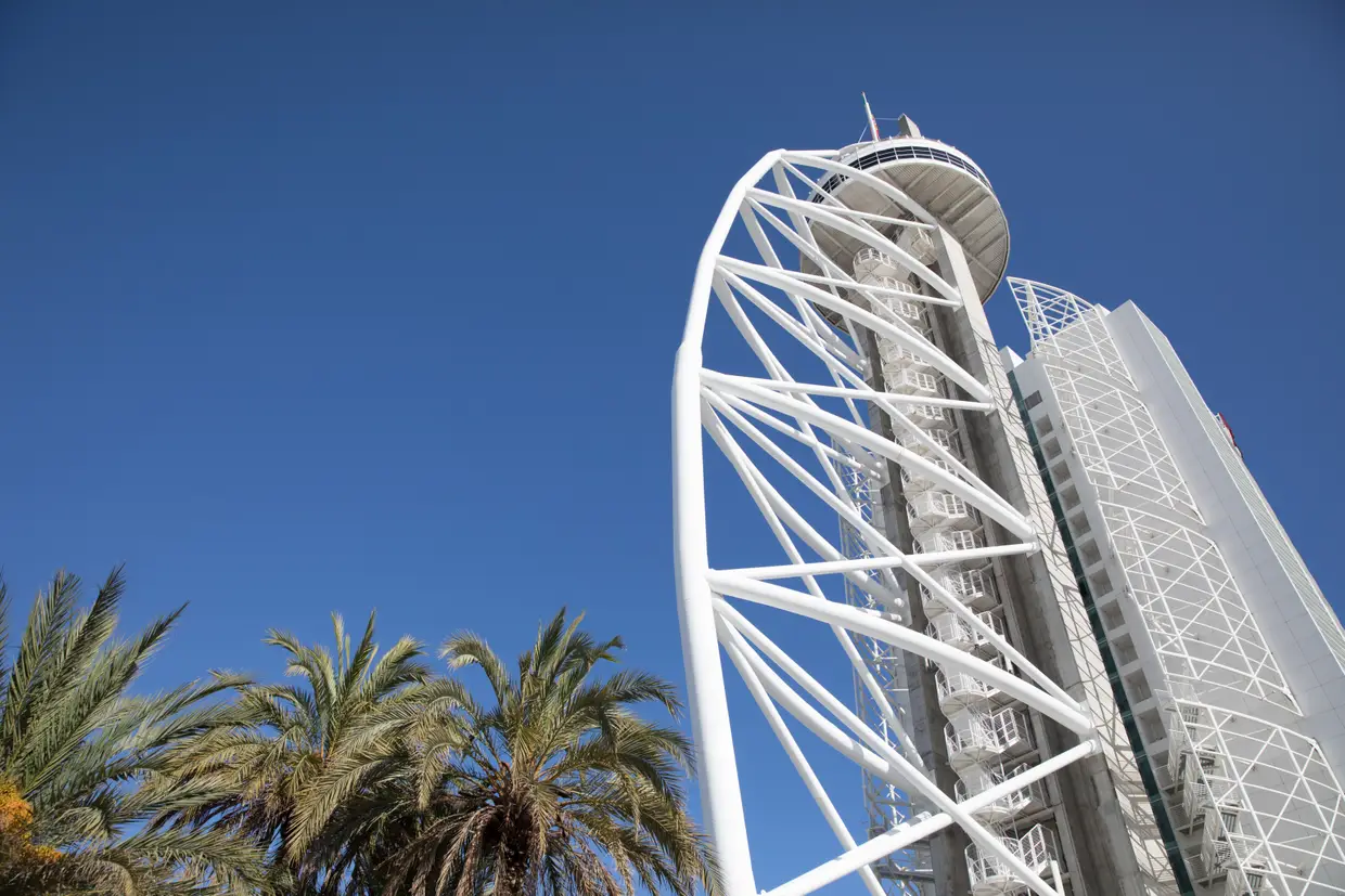 Na Torre Vasco da Gama, o restaurante deve o seu nome, Fifty Seconds (50 segundos), ao tempo que o elevador demora a subir até ao topo