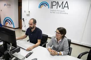 Bruno Café com uma das suas colegas meteorologistas