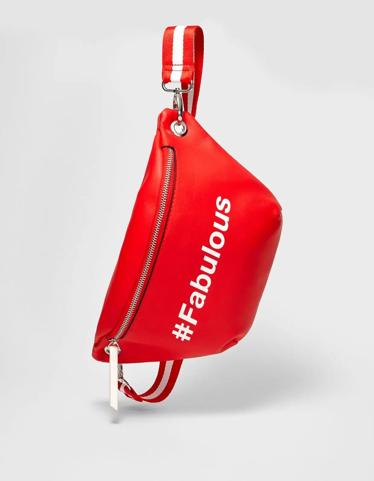 Bolsa de cintura, Stradivarius, €15,99
