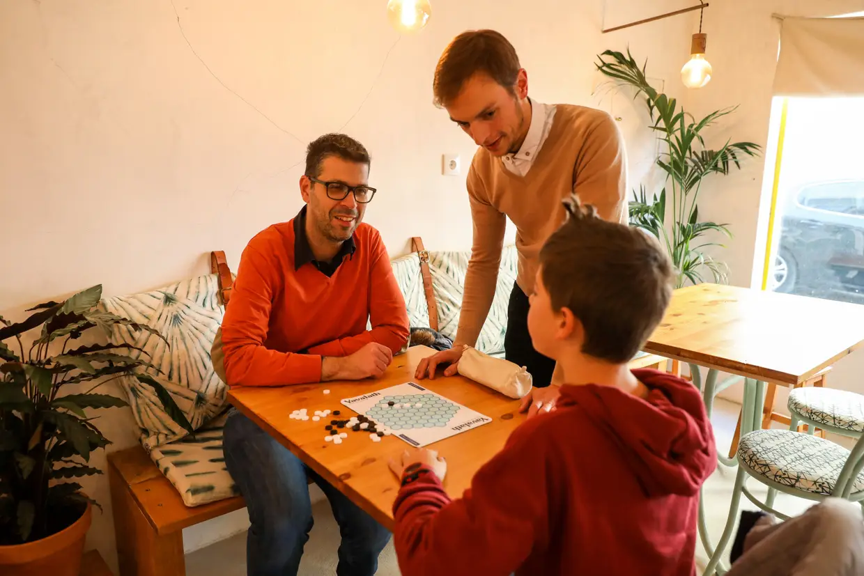 Desde outubro, quando abriu, que o café tem conseguido atrair famílias em redor dos jogos de tabuleiro
