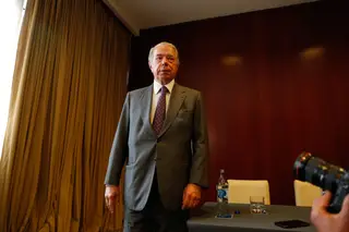 A MENTIRA - Ricardo salgado - 9/12/2014 - comissão de inquérito ao Bes.Na primeira audição na investigação à derrocada do BES e do GES, o antigo presidente do banco negou alguma vez ter dado instruções para que o buraco de 1,3 mil milhões de euros da holding Espírito Santo International (ESI) fosse ocultado. Contudo, o ex-contabilista do GES Francisco Machado da Cruz, já afirmou em tribunal que não deveria ter dado “o corpo às balas” pela manipulação das contas, e até José Maria Ricciardi, em maio de 2014, alertara o Banco de Portugal de que os movimentos financeiros da ESI precisavam de ser verificados.