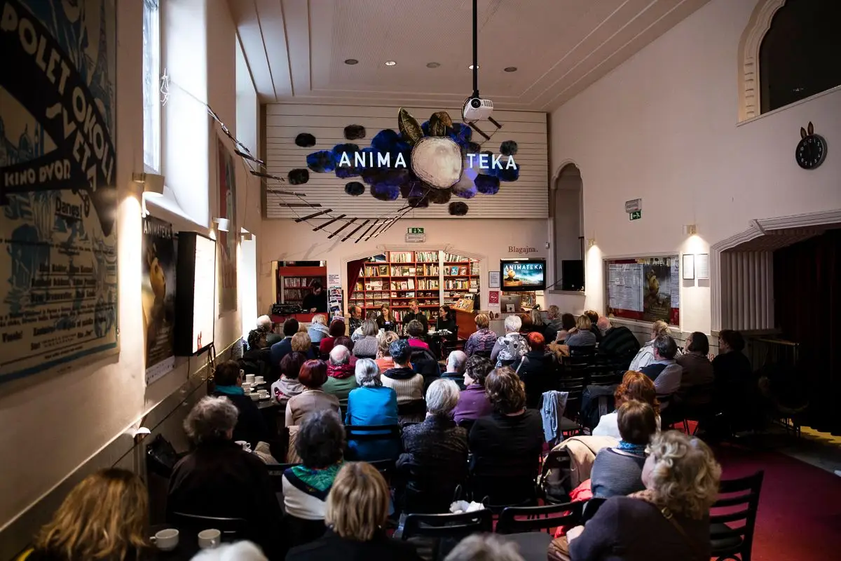 Uma das sessões de conversa com os artistas do festival Animateka, no café do cinema Kinodvor onde tive oportunidade de conhecer a Regina Pessoa há já vários anos atrás
