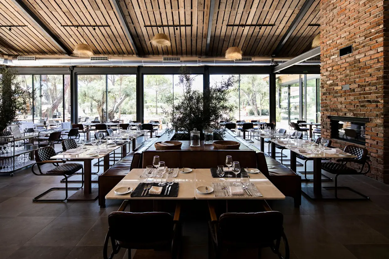 O restaurante Sem Portas, fica na casa principal do Sublime Comporta