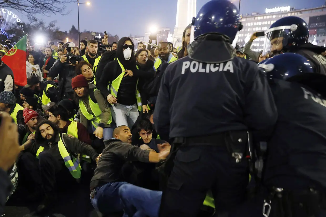 Protesto dos Coletes Amarelos no Marques de Pombal ao final da tarde, Lisboa 21 de Dezembro de 2018