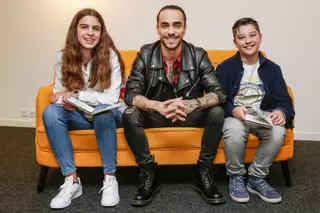 A conversa decorreu na sede da editora de Diogo Piçarra. Ali, os dois amigos ficaram a conhecer alguns segredos do cantor