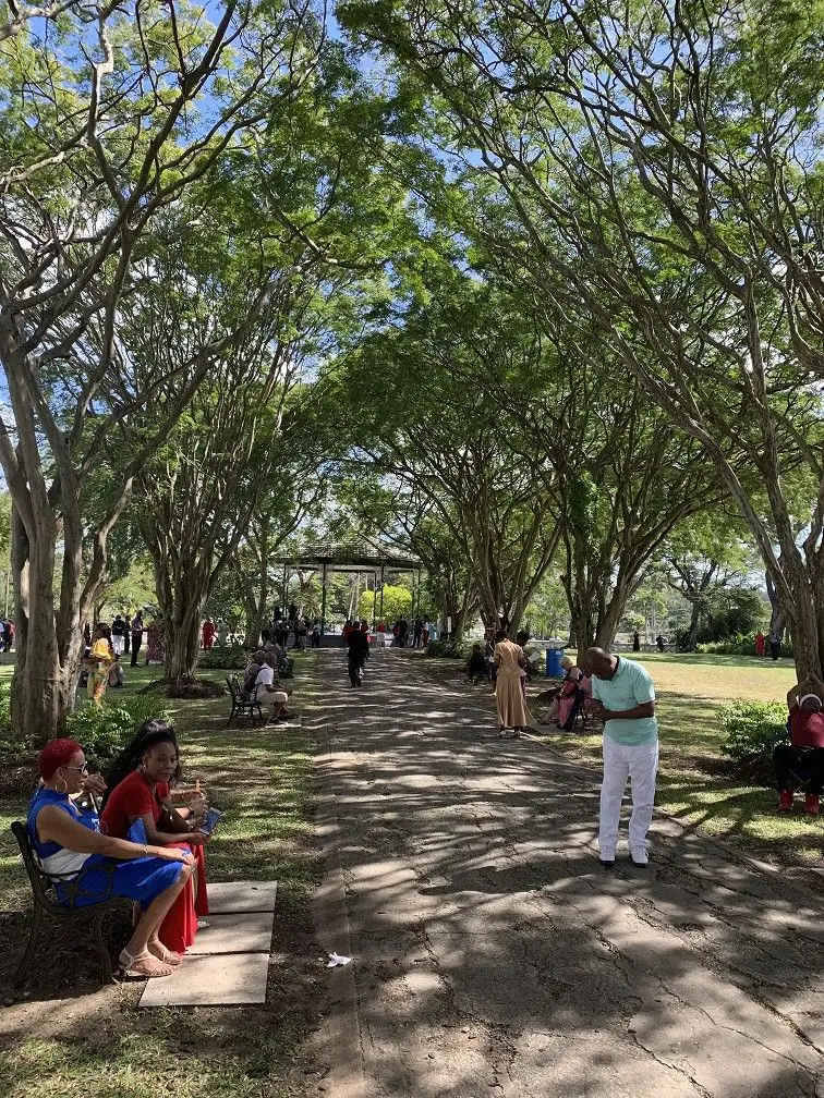 Parque Nacional da Rainha, Barbados. Aqui todos se juntam para ouvir a Banda da Polícia Real e comemorar o Natal entre amigos