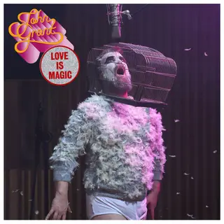 "Love is Magic" é apresentado pelo próprio John Grant como “uma sucessão de snapshots do dia a dia”