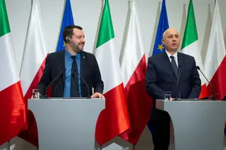 Matteo Salvini (à esquerda), ministro do Interior italiano, e o seu homólogo polaco, ontem, à saída de uma reunião sobre as políticas de imigração da União Europeia