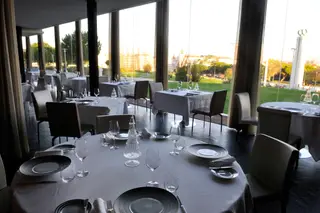 O restaurante Eleven, com uma Estrela Michelin, tem um menu Business Luch, preparado pelo chefe Joachim Koerper