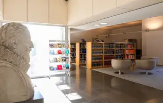 O edifício da Biblioteca em Matosinhos foi desenhado pelo arquiteto Alcino Soutinho